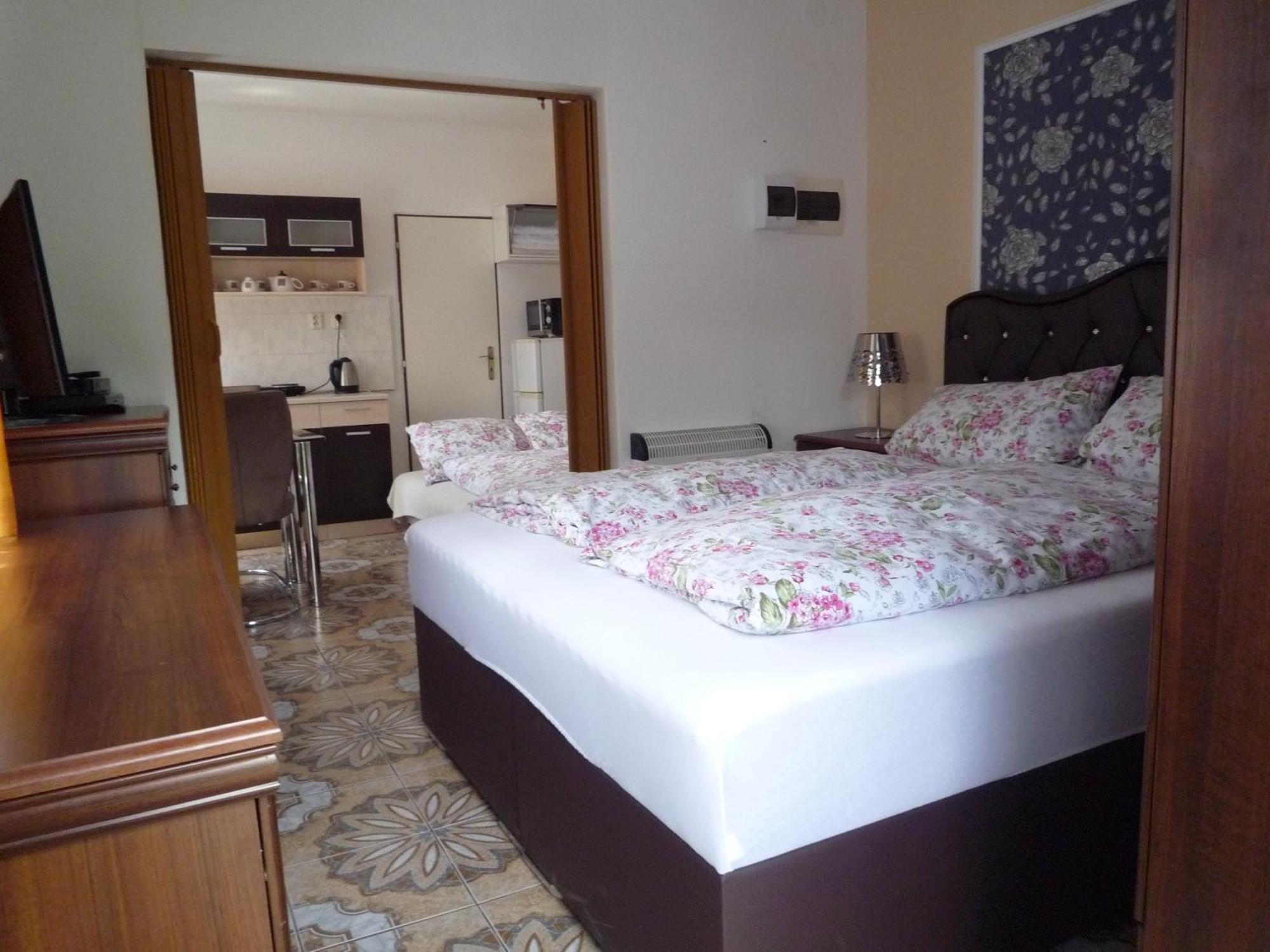 Penzion Pohoda - Apartmany เยเซนิค ภายนอก รูปภาพ